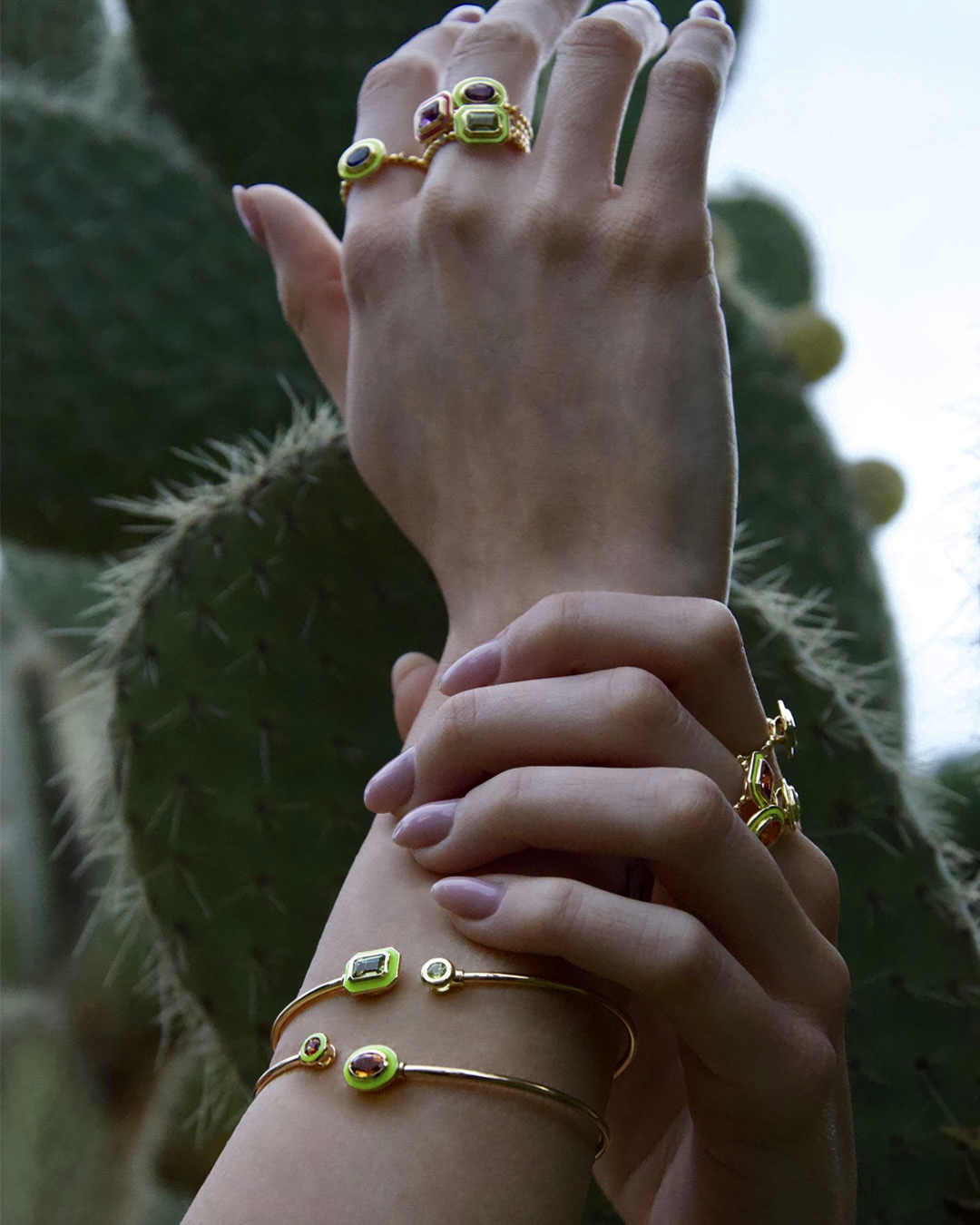 Bracciale Joule rigido in oro rosa e ametiste - smalto rosa antico - immagine 2